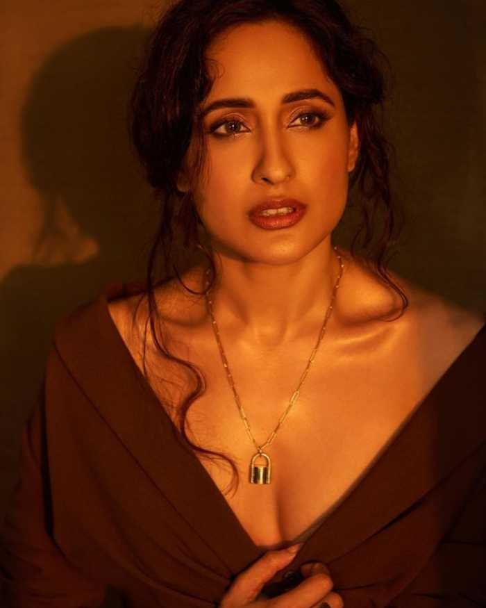 pragya jaiswal 2